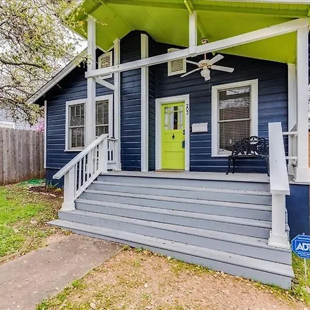 Unique Vintage South Congress Bungalow Austin Exterior photo