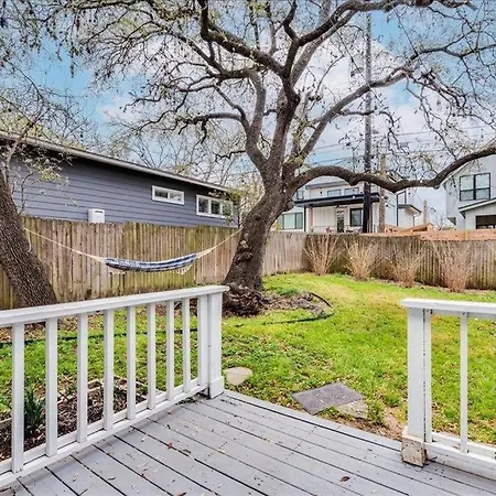 Unique Vintage South Congress Bungalow Austin Exterior photo